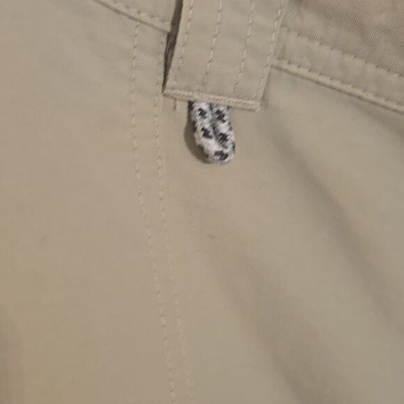 Columbia Men's Tan Cargo Shorts - Picture 5 of 8